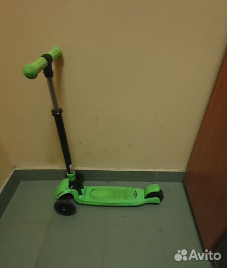 Самокат трехколесный