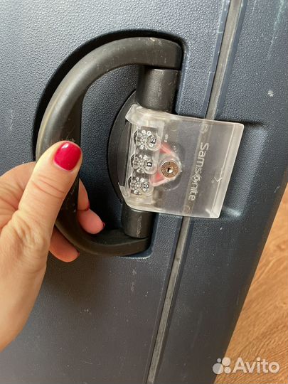 Чемодан на колесах samsonite