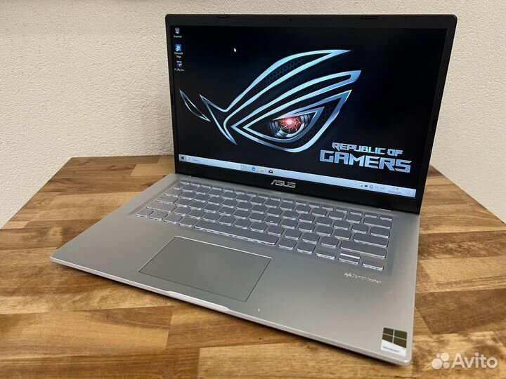 2022 премиум ультрабук Pentum Gold 7505 8Gb SSD256