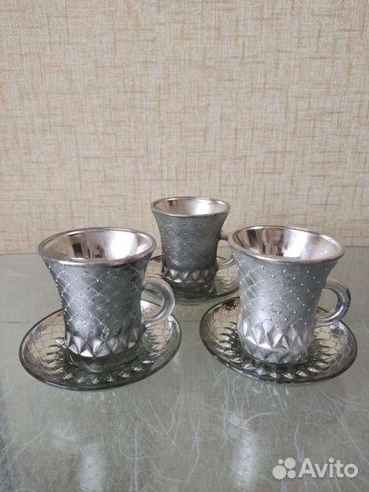 Чашки с блюдцами