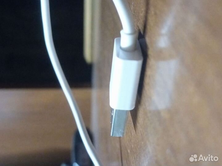 Кабель на iPhone 4s