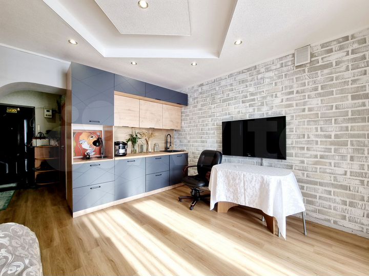 2-к. квартира, 55 м², 3/10 эт.