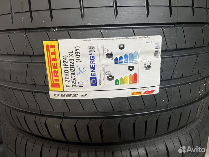 Pirelli P Zero PZ4 285/35 R23 и 325/30 R23