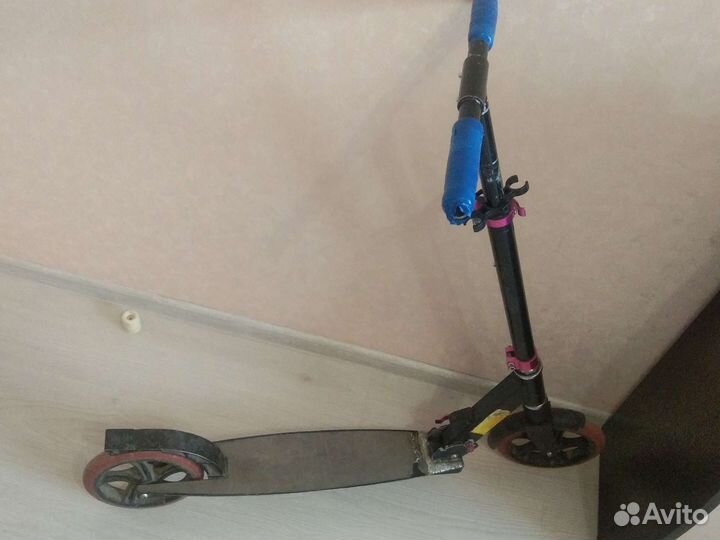 Самокат на все возрасты с большими колесами