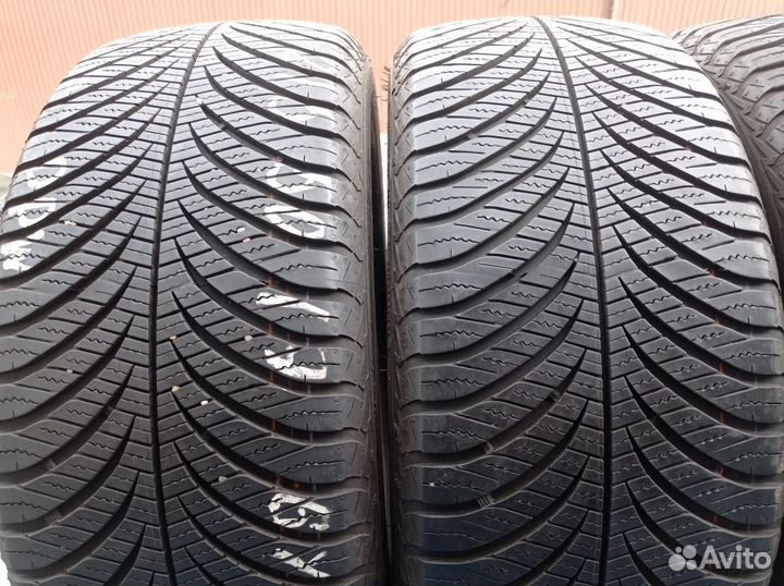 Goodyear Vector 4Seasons Gen-2 215/50 R17