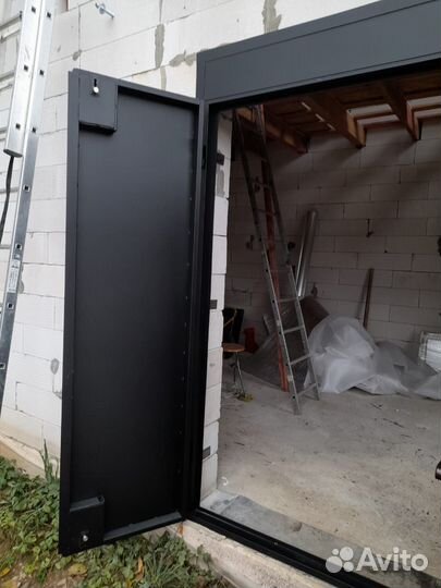 Металлические двери для хозяйственных построек