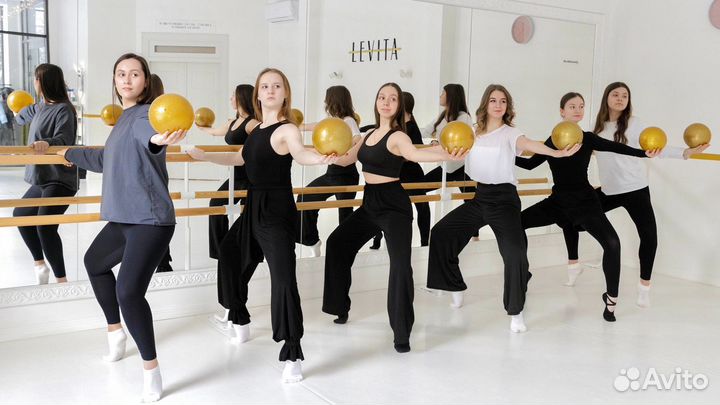 Абонимент в студию балета и растяжки Levita