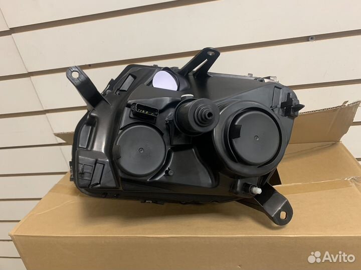 Фара правая Renault Duster 2012-2015 черная