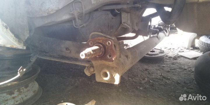 Балка подвески задняя Nissan Primera P11