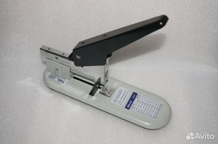 Степлер мощный KW-triO 50LB на 210 листов + скобы