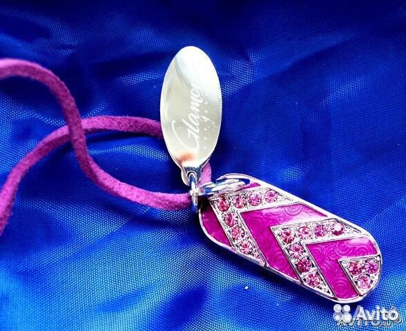 Флешка - кулон на 4 гб новая на шнуре