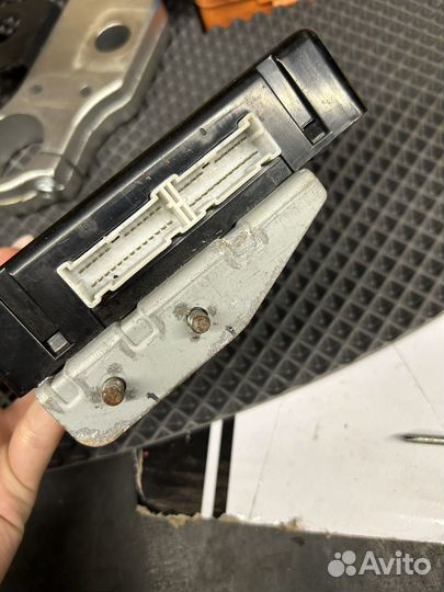 Блок управления центральных замков kia Sportage3