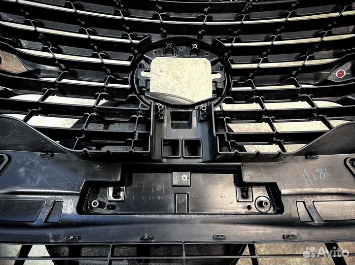 Решетка радиатора оригинал lexus nx300