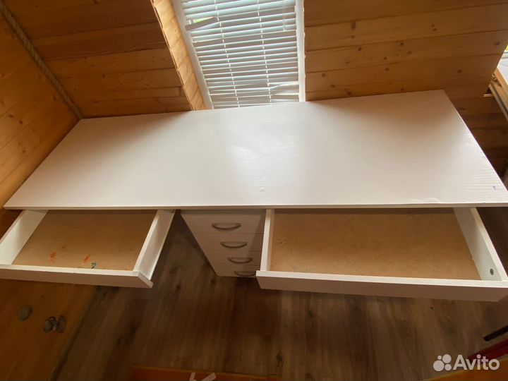 Парта для школьников. стол для учебы