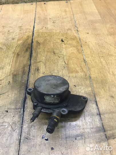 Вакуумный насос Opel Zafira B A17DTR 2008