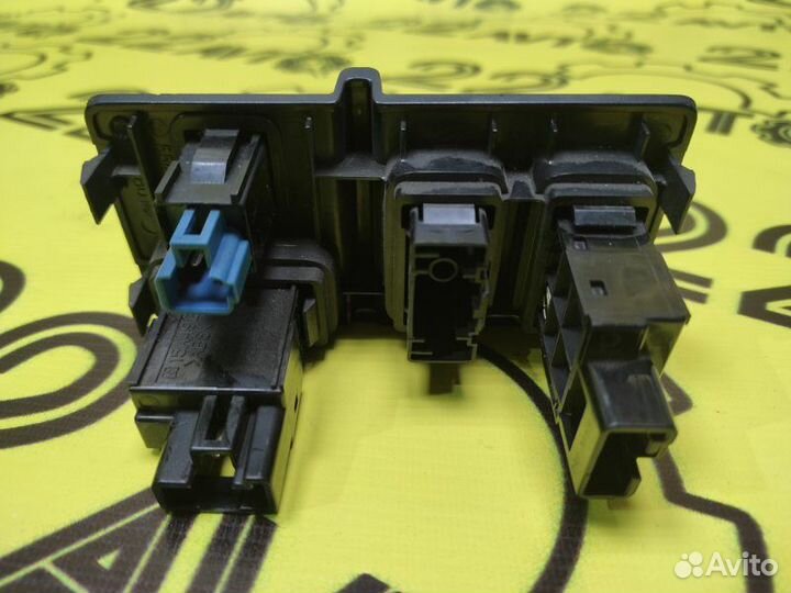 Блок кнопок Toyota Harrier GSU30 2grfe 09.2006