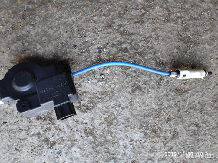 Вакумный замок багажника Lexus IS220