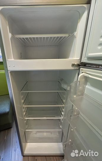 Холодильник Vestel