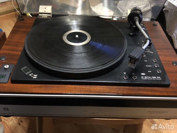 Виниловый проигрыватель