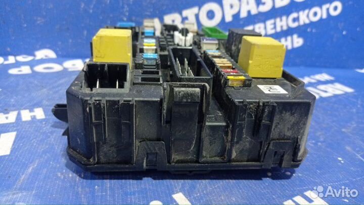 Блок предохранителей салона Opel Astra H универсал