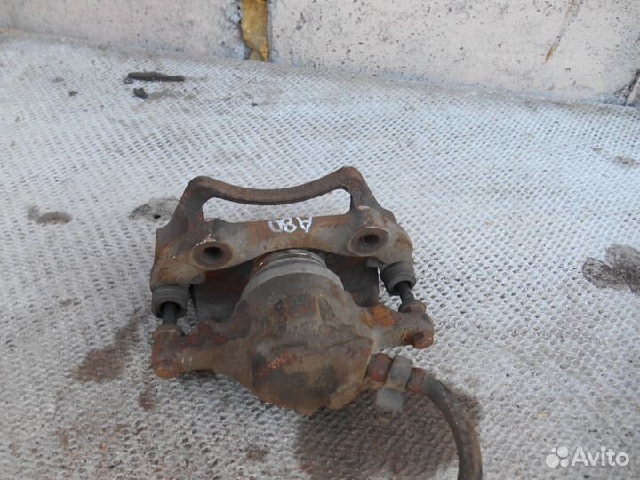 Передний правый суппорт Audi 80 Ауди 80