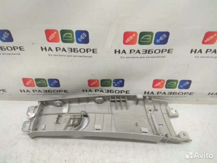 Накладка на стойку внутренняя левая Toyota Land