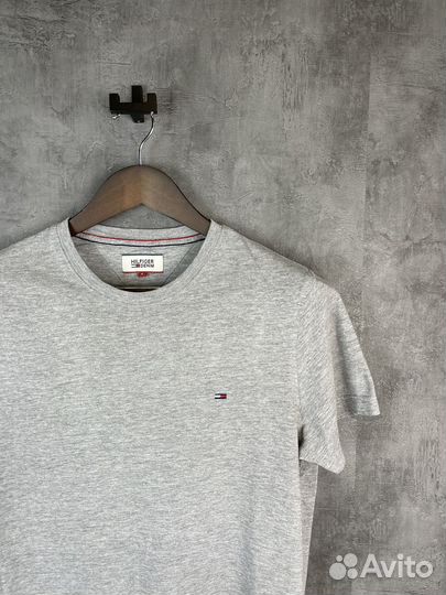 Футболка Tommy Hilfiger размер S оригинал