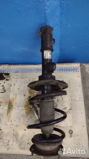 Стойка передняя левая Hyundai Grand Starex