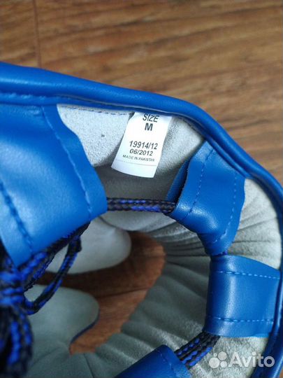 Боксерский шлем новый, боксерские перчатки новые