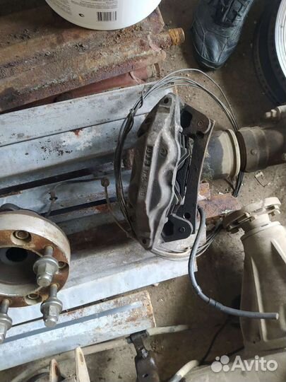 Суппорта передние в сборе Toyota Land Cruiser 200