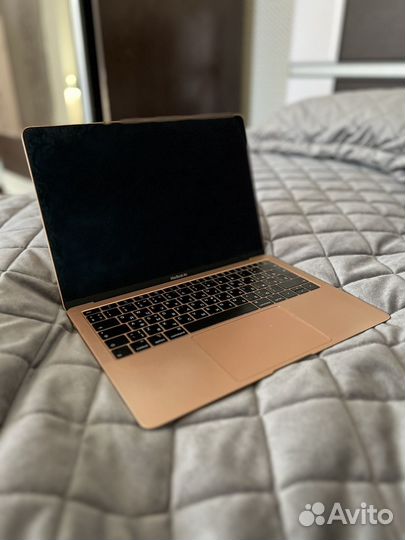 Продам Apple MacBook Air 2018