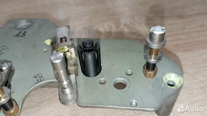 Фиксаторы крышки блока головок Олимп 004