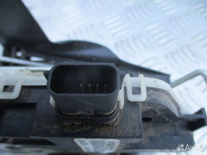 Замок задней двери правый Форд Эскейп 2 2008г