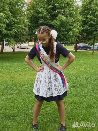 Школьная форма с белым фартуком