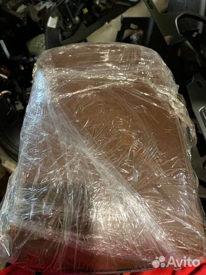 Подлокотник Audi A8 2010-2016