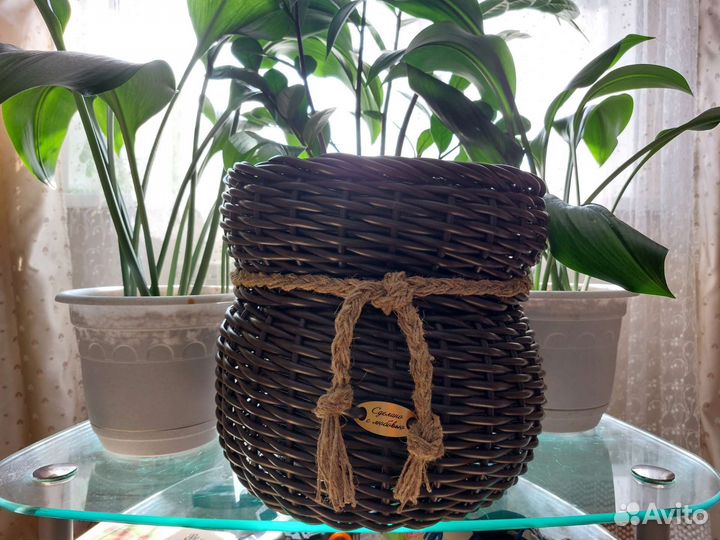 Кашпо из искусственного ротанга