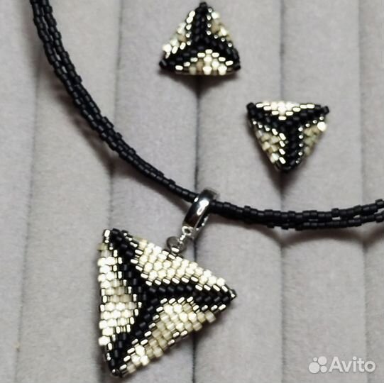 Украшения из бисера — чокер с подвеской