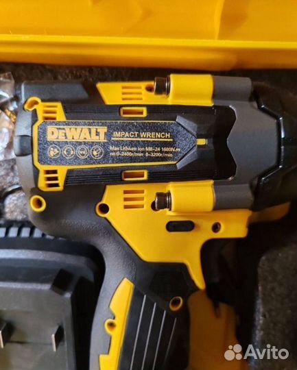 Аккумуляторный гайковерт DeWalt 800 Нм (Арт.64304)