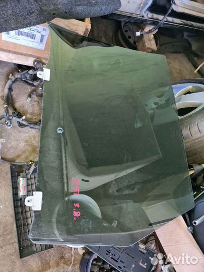 Стекло заднее правое Nissan Murano Z51