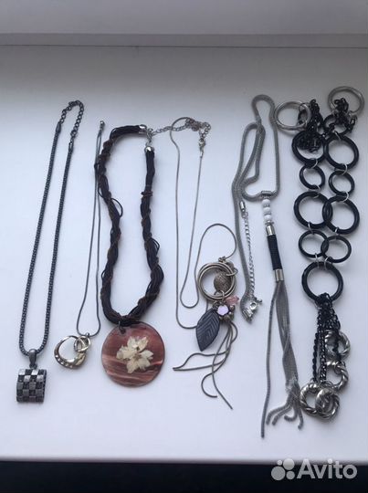 Продам бижутерию на шею
