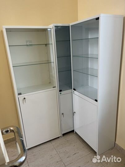 Медицинский шкаф. Металлический