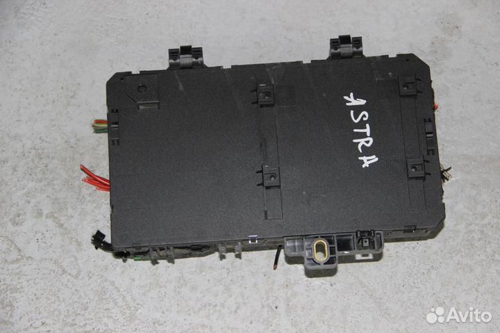 Блок предохранителей задний Opel Astra H / Family