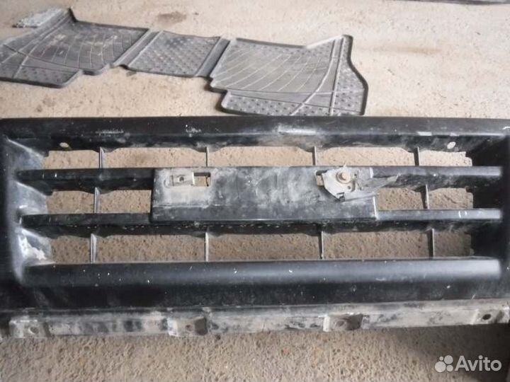 Бампер передний Mitsubishi Pajero 3 6G74 2001