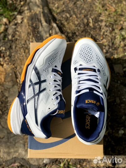 Волейбольные кроссовки asics