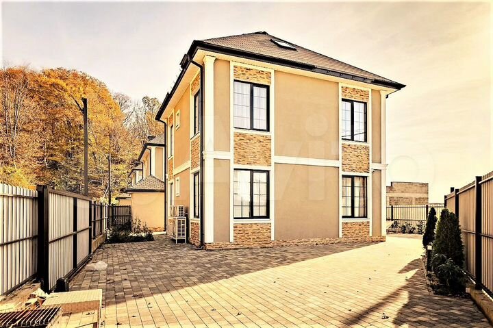 Дом 180 м² на участке 5 сот.