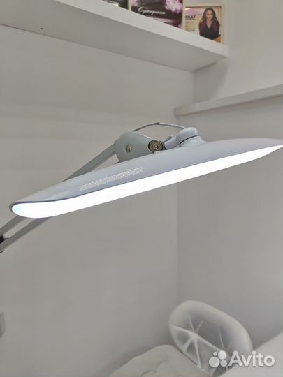 Лампа на струбцине