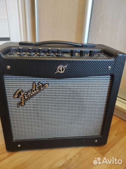 Гитарный комбоусилитель Fender Mustang 1