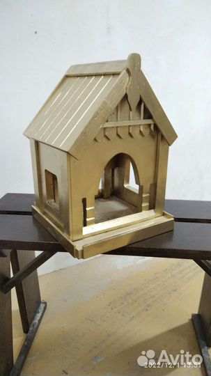 Кормушка для птиц из дерева