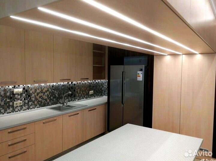 Кухня в потолок на заказ в Москве