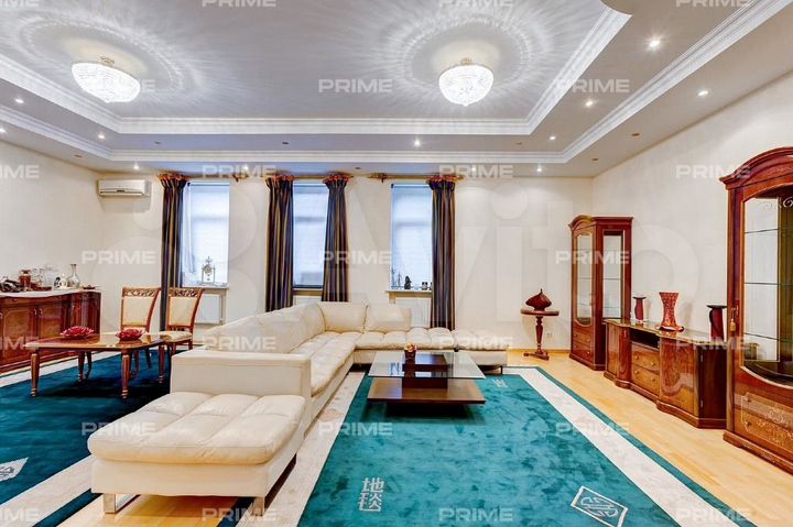 Дом 680 м² на участке 13,5 сот.